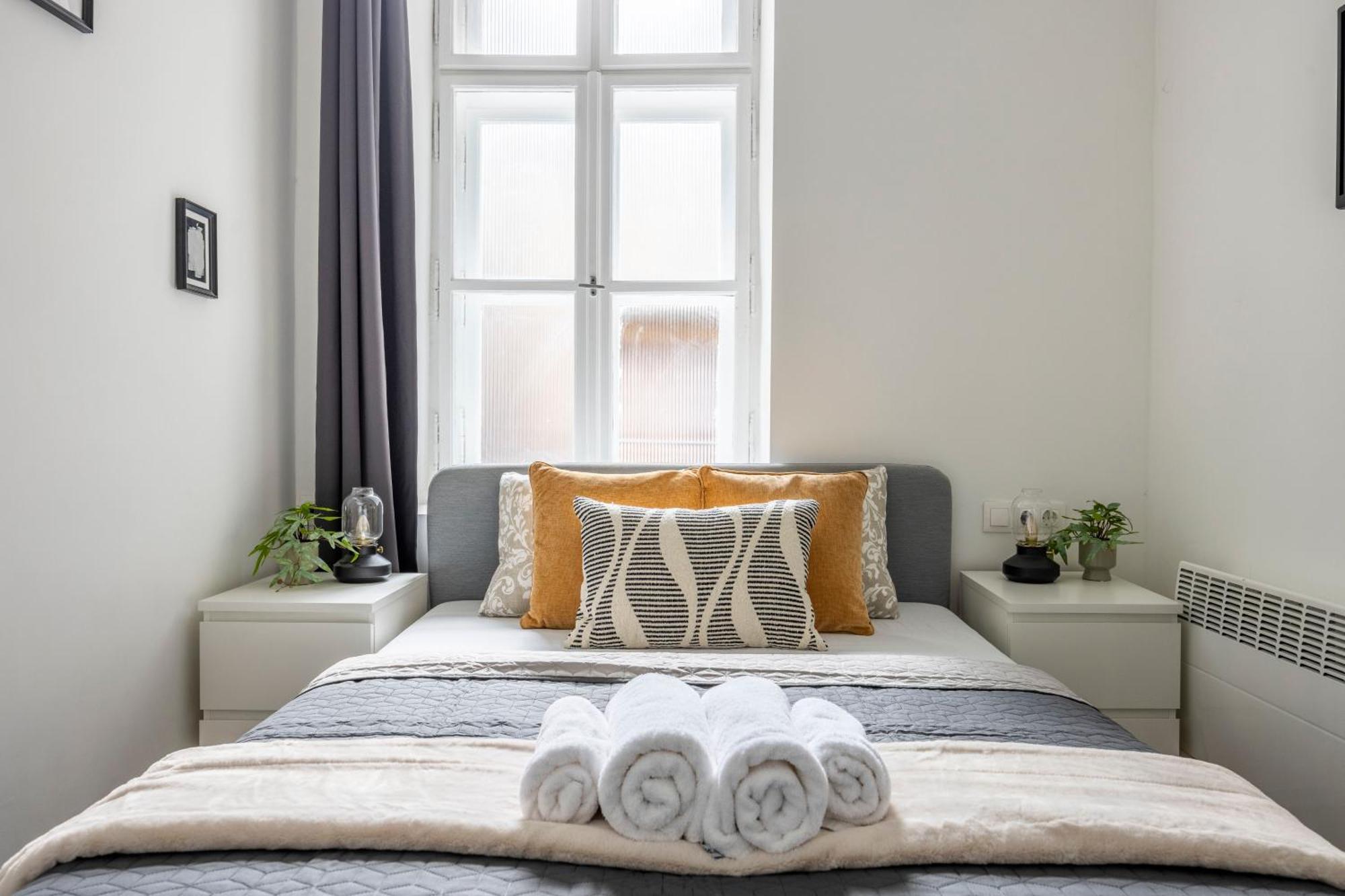 Charming & Cozy Central 1Bedrm Suites ブダペスト エクステリア 写真